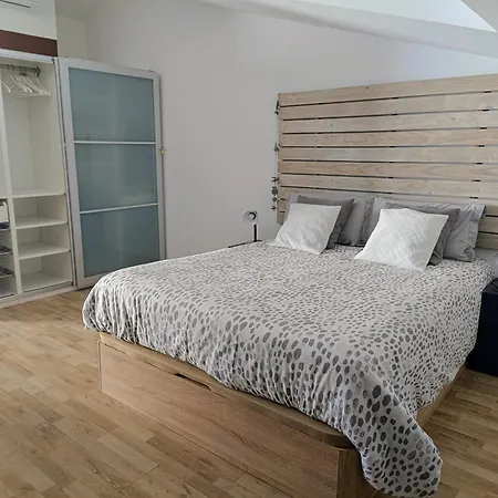 Precioso Duplex Con Terraza A 5 Minutos Playa Y 20 Minutos De Barcelona Premia De Mar